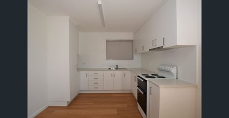 NEAT TWO BEDROOM UNIT! - Photo 5