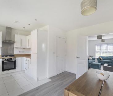 3 bedroom semi-detached house to rent - Photo 2