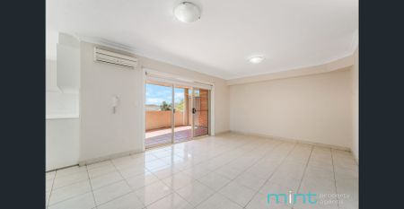 Three Bedroom Apartment - Photo 2