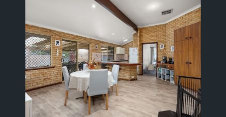 BEAUTIFULLY PRESENTED HOME! - Photo 4