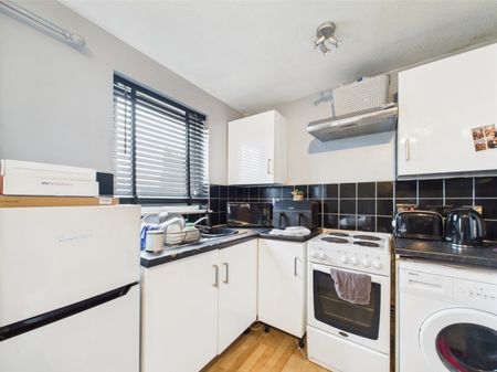 St Peters Close, Cheltenham, Gloucestershire, GL51 - Photo 4