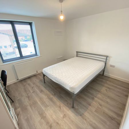 1 Bed Student Accommodation - Photo 3