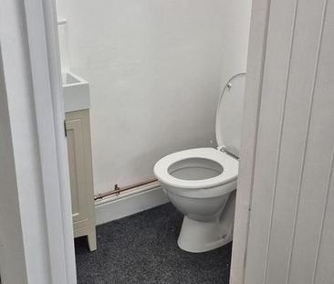 Studio to rent - Photo 6