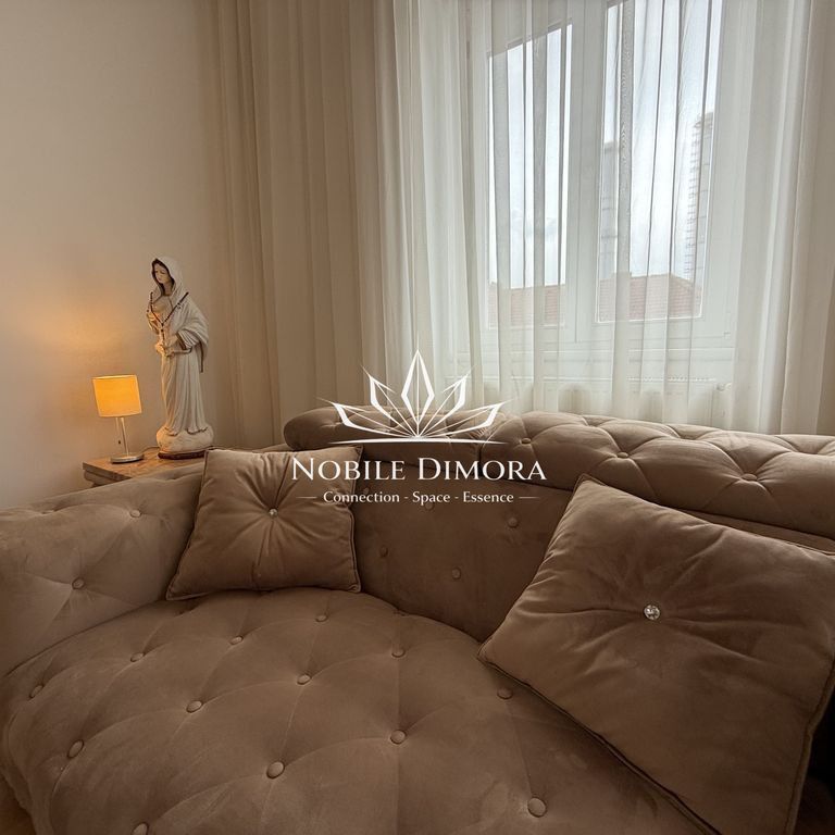 Apartament istoric de lux cu 3 camere de 130mp langa Pref... - Fotografie 1