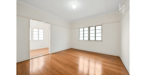 Comfortable & Charming Moorooka Home with Large Backyard - Photo 1