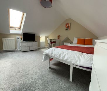 BEDROOM 6 – MEDIUM DOUBLE BEDROOM - Photo 6