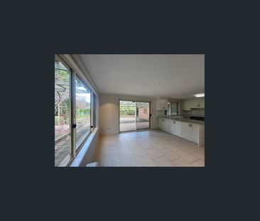 Established family home - Photo 4