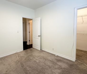 Top Floor Corner Loft | 2 Bed + 2 Bath | Underground Parking | Heat... - Photo 5