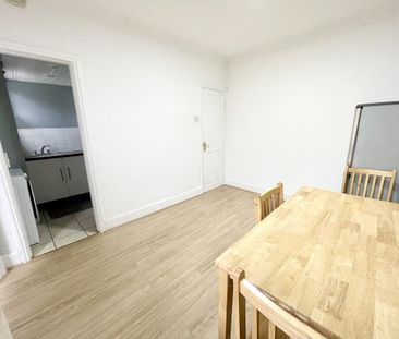 4 bedroom terraced house to rent - Photo 1
