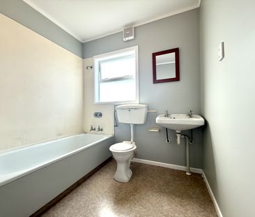 Two Bedroom Apartment in Kingston - Photo 4