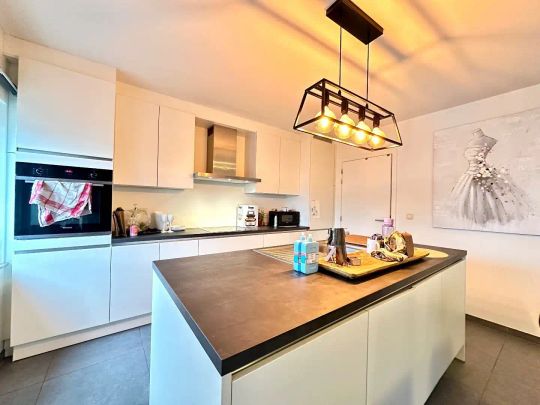 Ruim en energiezuinig appartement met terras in het centrum van Tongeren met 2 slaapkamers - Photo 1