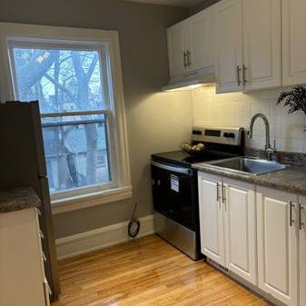 New kitchen, flooring 2 beds on 2 floors of period home Christie Pits - Photo 3