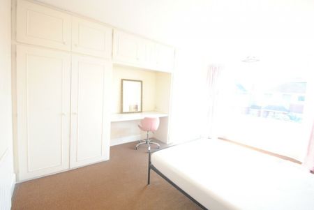 WINTON STUDENT HOUSE Victoria Park Road - Photo 5