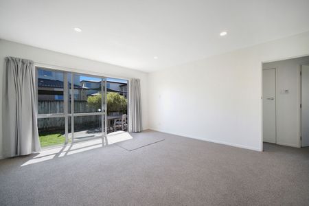 Freshly renovated cute 2 bed Unit - Photo 4