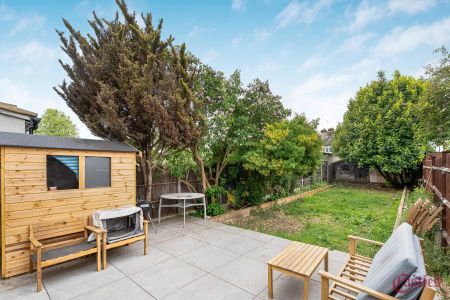3 bedroom terraced house to rent - Photo 5