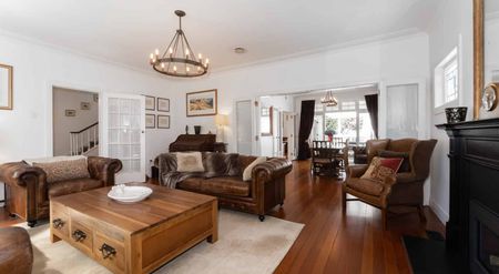 Luxurious Fully Furnished Home with Pool and Gym in Prime Epsom Location - Photo 3