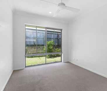 Spacious Four Bedroom Coomera Home with Additional LIving Space - Photo 6