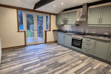 High Street - Photo 5