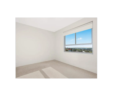 Bright 2-Bedroom Apartment with Balcony and Secure Garage - Photo 2