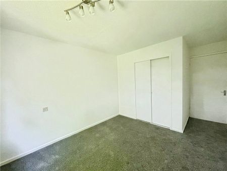Ferney Road, Byfleet, West Byfleet, Surrey, KT14 7BB - Photo 2