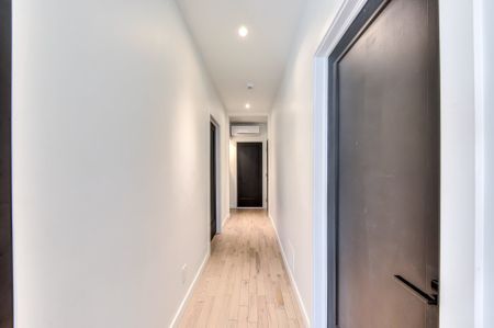 261 Rue du Square-Sir-George-Étienne-Cartier - Photo 2