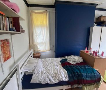 9 bedroom semi-detached house to rent - Photo 3