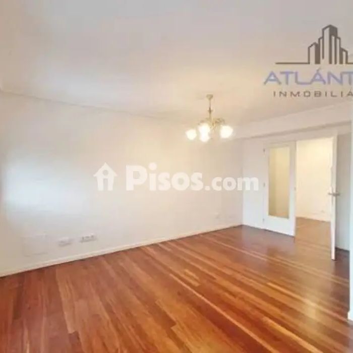 Piso en alquiler en Calle de Ramón Pérez Costales - Photo 1