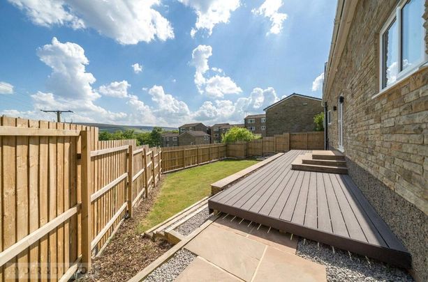 5 bedroom detached house to rent - Photo 1