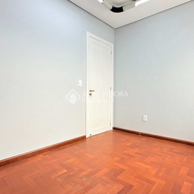 Casa com 5 quartos e 230m² para alugar em Centro Histórico, Porto Alegre. - Photo 1