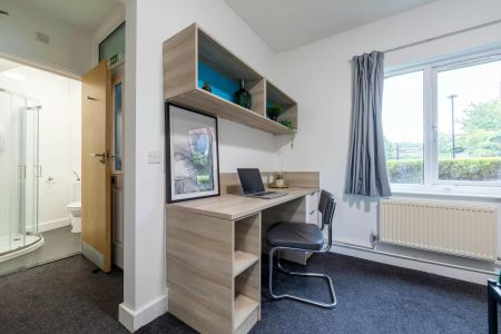 Silver Ensuite Large - Photo 3