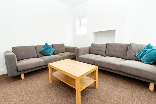 1 bedroom in a house share to rent - Photo 1