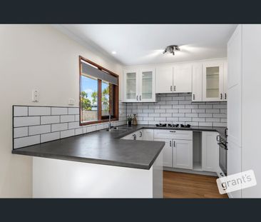 1/4 Daryl Court, Hampton Park, Vic 3976 - Photo 1