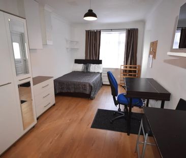 Studio Flat, Lilac Road, SO16 - Photo 1