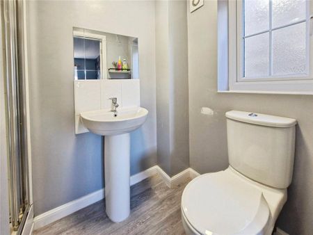 3 bedroom semi-detached house to rent - Photo 5