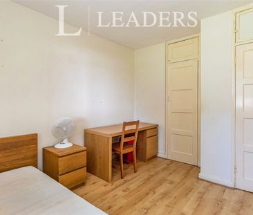 3 bedroom apartment to rent Kingsnympton Park, Kingston upon Thames... - Photo 5