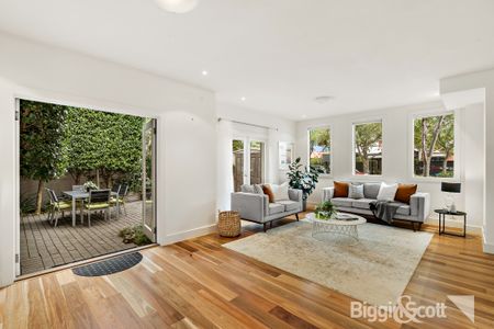 IMPECCABLY MAINTAINED TWO STORY TOWNHOUSE - Photo 3