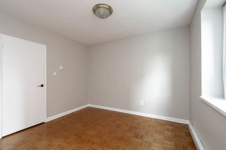 365 Eglinton Avenue East - Photo 4