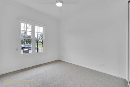 Brand Spanking New - Photo 3