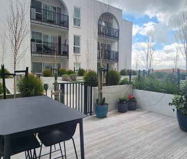 Pet friendly apartment, swimming pool & gym - Photo 1
