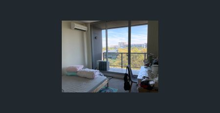 Light filled three bedroom - Photo 2