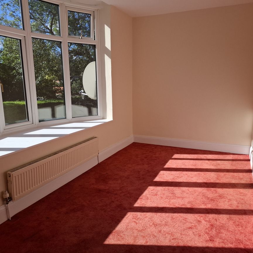 Flat 2, 7 Abbey Drive West - Photo 1