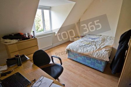 3 bedroom flat to rent - Photo 4