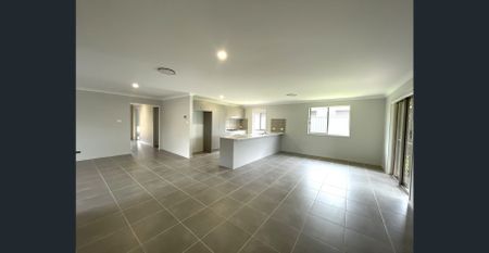 Modern Family Home in Cooranbong! - Photo 3