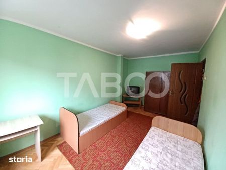 Apartament pentru muncitori 4 camere si 2 balcoane Mihai Viteazul - Fotografie 4