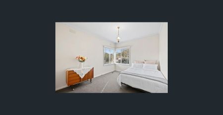 Three Bedroom Family Home - Walk to The Chase Shopping Center - Photo 3