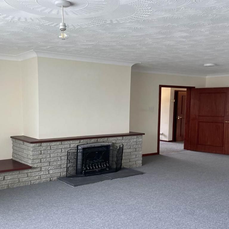 3 bedroom detached bungalow to rent - Photo 1