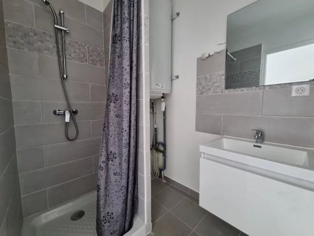 Location Appartement 2 pièces 43m² NICE 06000 - Photo 2