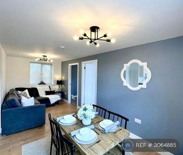3 bedroom flat to rent - Photo 3
