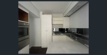 PRIME POSITION GROUND FLOOR APARTMENT - Photo 2