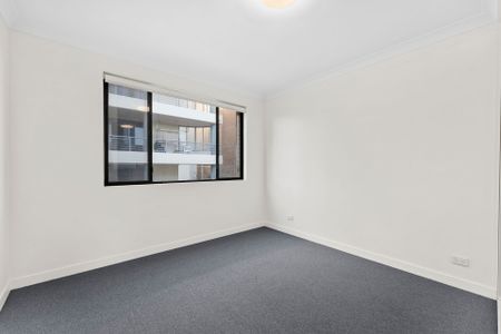 Completely renovated and private apartment in the heart of Hurstville - Photo 4